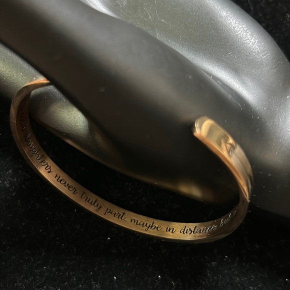 Beautiful Gold Cuff Bracelet - Picture 1 of 2